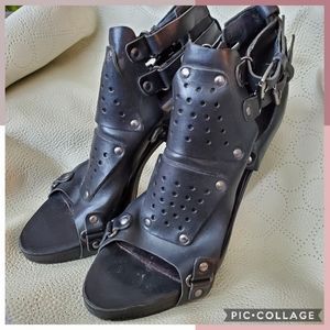 Pour La Victoire Sacha Gladiator Heels